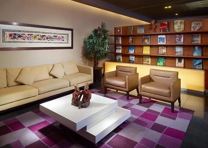 Courtyard By Marriott Airport