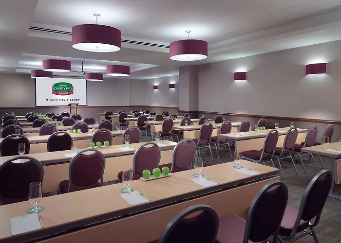 Courtyard By Marriott Airport