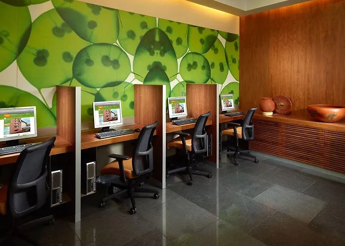 Hotel Courtyard By Marriott Airport