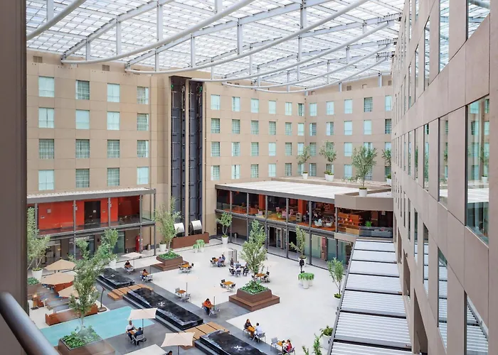 Courtyard By Marriott Airport