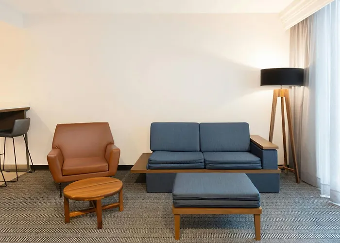 Courtyard By Marriott Airport 4*