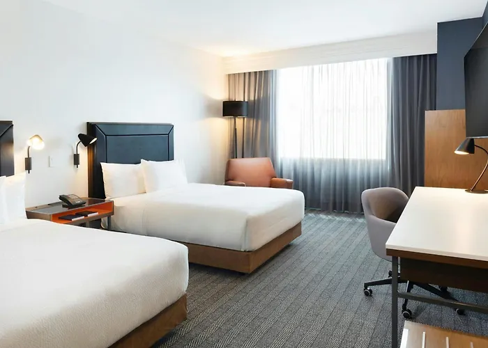 Courtyard By Marriott Airport Hotel