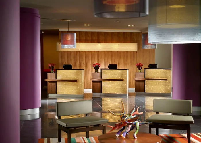 Courtyard By Marriott Airport