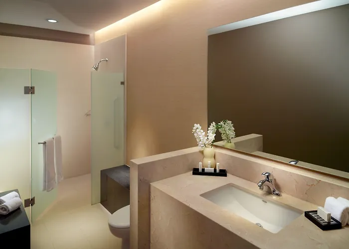 Courtyard By Marriott Airport Hotel