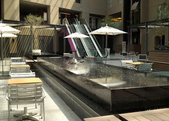 Courtyard By Marriott Airport Hotel