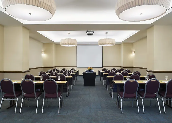 Hotel Courtyard By Marriott Airport