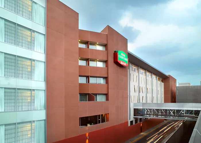 Courtyard By Marriott Airport Hotel 4*
