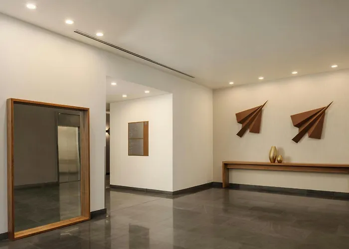 Courtyard By Marriott Airport