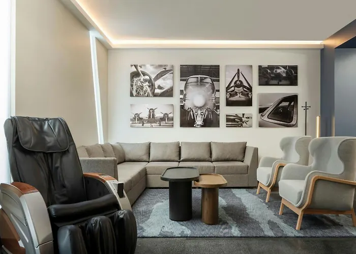 Courtyard By Marriott Airport Hotel