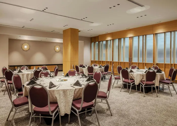 Hotel Courtyard By Marriott Airport