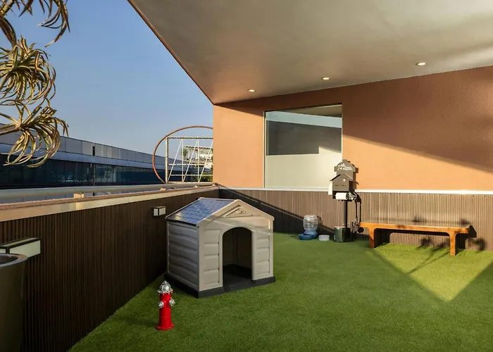 Courtyard By Marriott Airport Hotel 4*