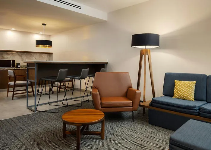 Hotel Courtyard By Marriott Airport 4*