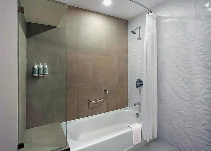 Courtyard By Marriott Airport Hotel 4*